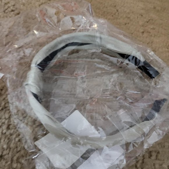 Twist Headband - Brand New - Picture 3 of 3